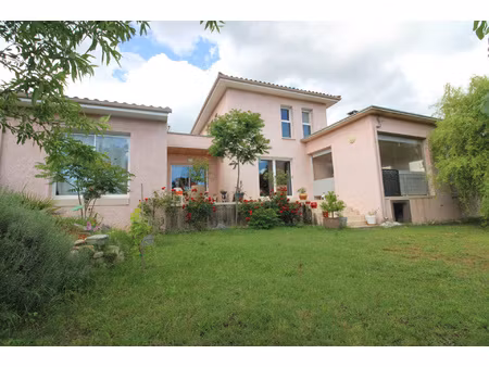 villa 150 m2 3 chambres terrain de 815 m2.