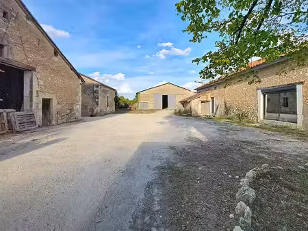 propriété avec gîte et dépendances