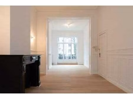 rond point churchill  duplex avec jardin et parking