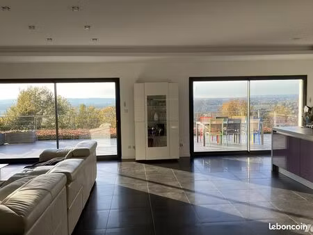 villa 6 pièces 240 m²