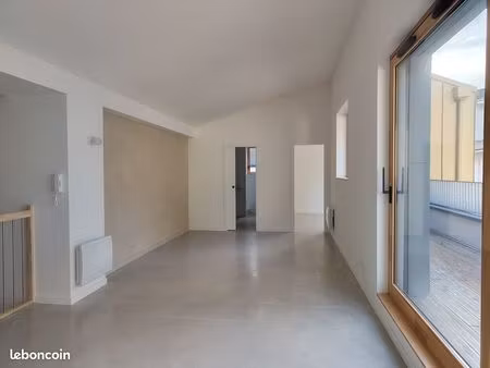 un atelier-logement de 61 9 m2 au sein des ateliers 55 à arcueil