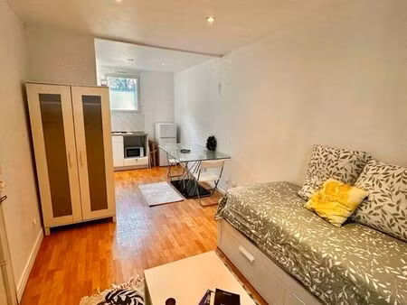 studio meublé refait à neuf – 20 m² – lumineux – 750 cc - metro carrefour pleyel
