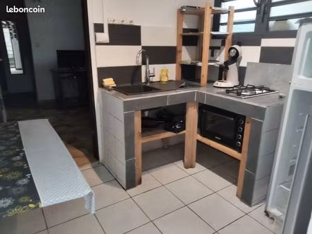 f2 mblé +courette ttc(dans villa)villèle