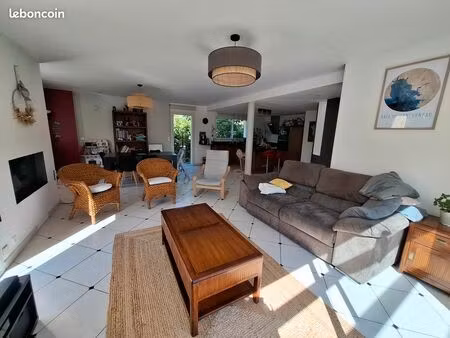 maison familiale meublée 138 m² – 5 chambres + bureau – jardin 700 m² – concarneau (keraur