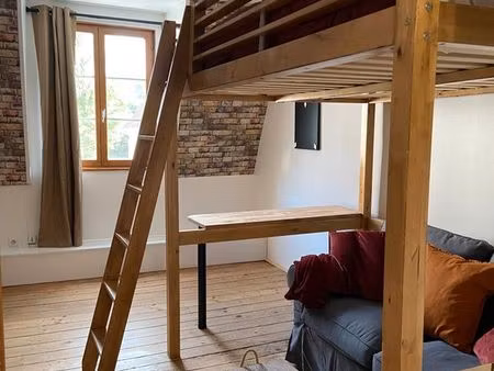 besançon – joli studio meublé - place marulaz face au lycée condé  à 2 mn à pied du tram