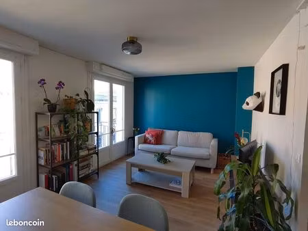 t3 meublé traversant - balcon - garage à vélo - place de la république