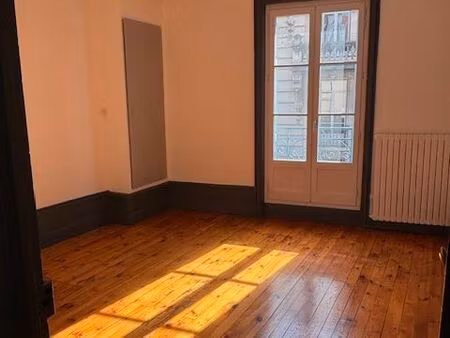 3 pièces · 65 m²3 pièces  65 m² · le puy-en-velay 43000 · quartier centre-ville