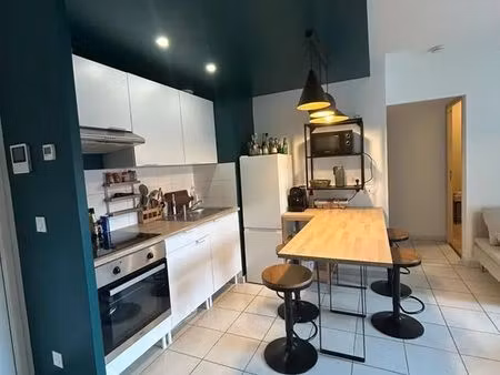 appartement t2 bis avec terrasse et parking couvert complètement rénové de 37m2