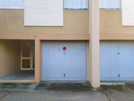 garage / parking