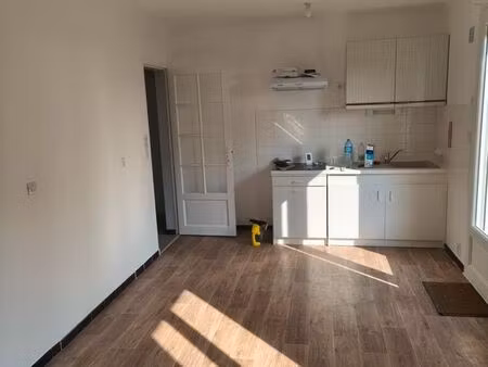 location 42 mètres carrés rez-de-chaussée maison