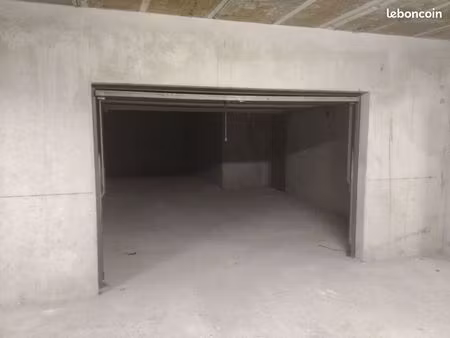centre ville le pradet - location grand garage