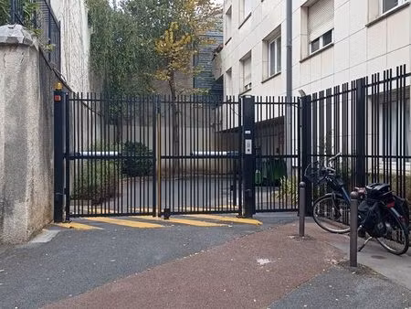 parking prive a louer