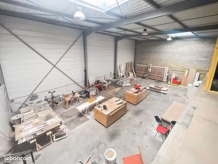 local 276 m² millery