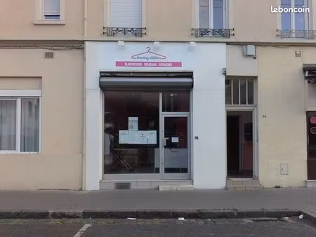 local commercial ou bureau vénissieux  parc de parilly (lyon 8ème)