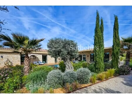 maison de luxe à vendre dans le quartier granettes-jauberte-sainte anne