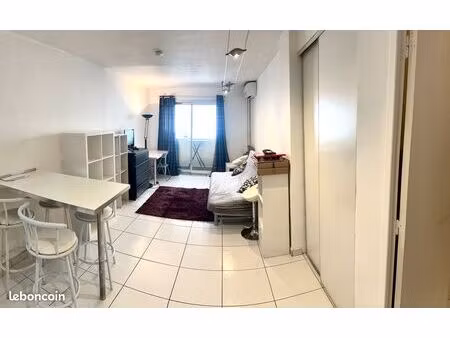 joli studio meublé vieux port/rive neuve