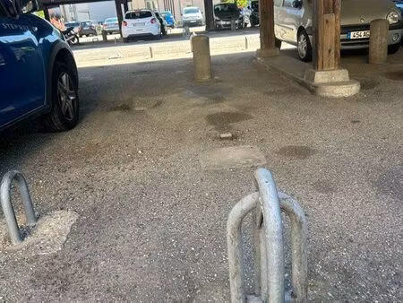 place de parking couverte et sécurisé