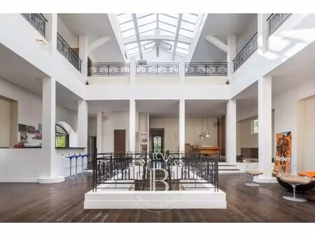 maison de luxe à vendre dans le quartier charlemagne