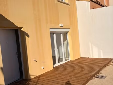 a vendre villa t5 avec terrasse et jardin