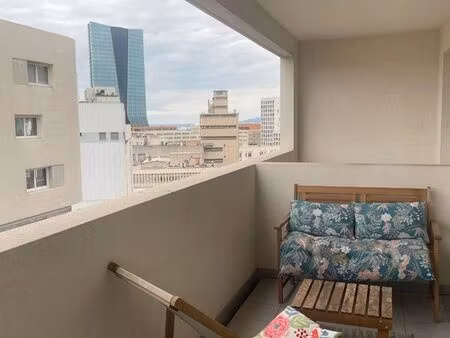 location t2 meublé avec place de parking  clim réversible et terrasses