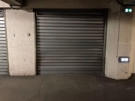 ? opportunité rare – box fermé sécurisé avec électricité ? `