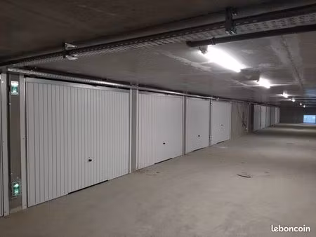 parking fermé rue villa paradis