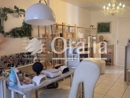 local commercial 61 m²