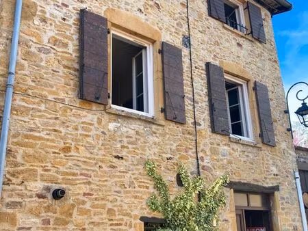maison en pierres dorées au cœur du village d’oingt t3