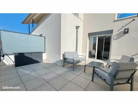 magnifique studio avec une terrasse de 20 m2