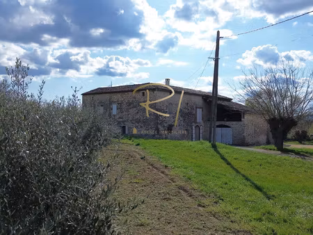 ancienne ferme avec terres attenantes  puits et fort potenti
