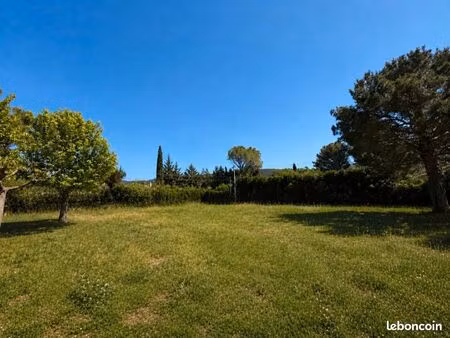 terrain 356 m² trets