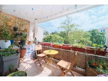 lumineux t4 familial offrant calme et vue sur la verdure