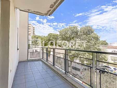 appartement nimes 1 pièce 29 m2 avec terrasse et place de parking