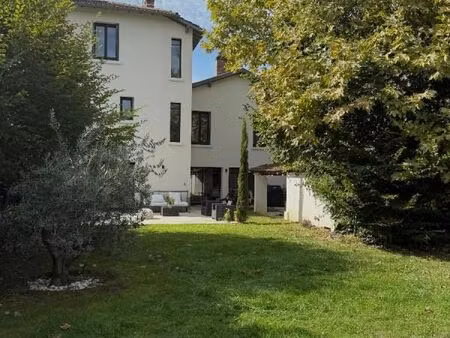 maison 5 pièces 255 m²