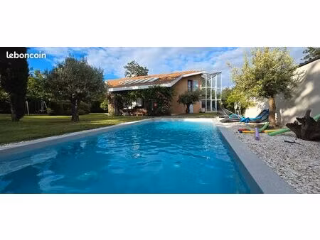 villa architecte 390 m2 sur terrain constructible 1800 m2