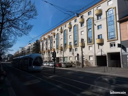 studio étudiant bron centre proche université et tram