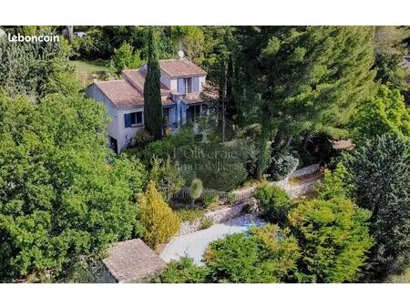 propriété 4 pièces 137 m²
