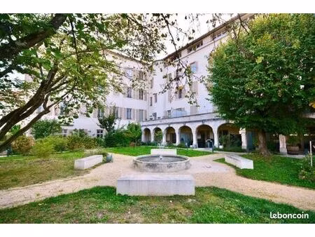 appartement 3 pièces 75m²  terrasse  jardin et garage. chauffage compris