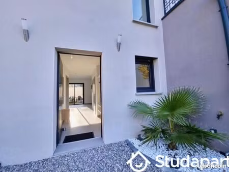 chambre 1 pièce 14 m²