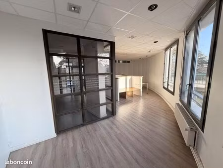 bureau 92 m²