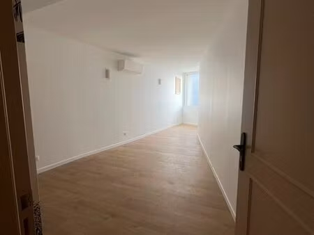 local professionnel pmr à louer – 16 m² – centre lentilly