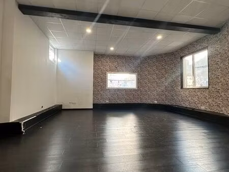local 80m² + 50m² cour extérieure