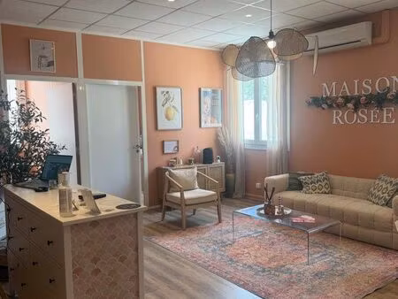 box - cabine esthétique - local commercial au sein d’un institut de beauté