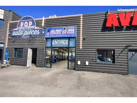 local commercial 180 m² mions