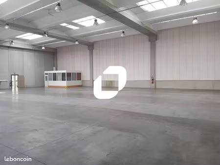 local d'activité 922 m²