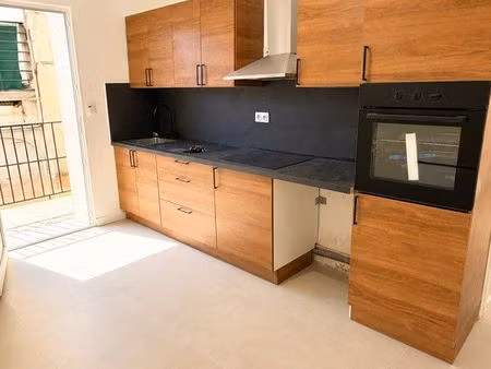 t3 entièrement refait à neuf avec terrasse