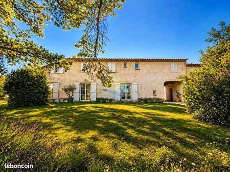 villa 7 pièces 235 m²