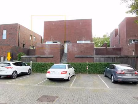 magnifique duplex 2 ch – 3 terrasses – emplacement de voitur