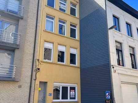 appartement rénové d'une chambre avec terrasse ensoleillée