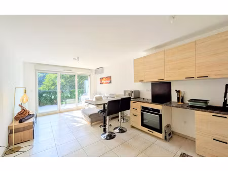 location appartement  42.76 m² t-2 à toulon  1 105 €